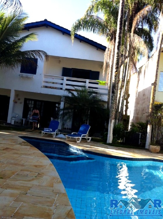 Casa enseada (pé na areia )