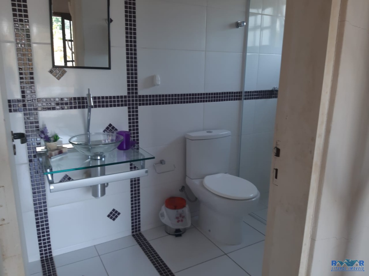 Linda Casa no bairro nobre de Ubatuba, próximo ao Aquário, bares e restaurantes
