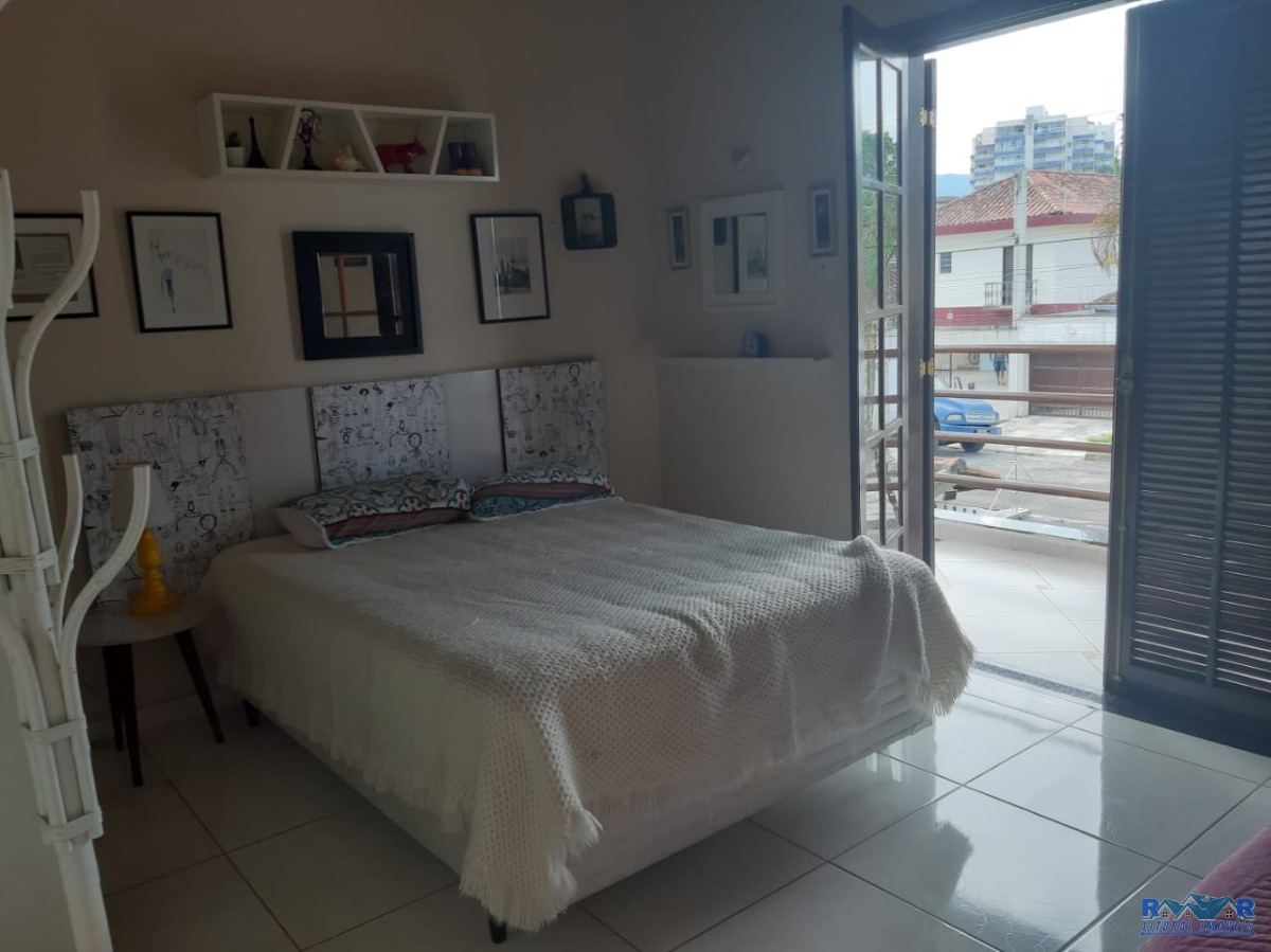 Linda Casa no bairro nobre de Ubatuba, próximo ao Aquário, bares e restaurantes