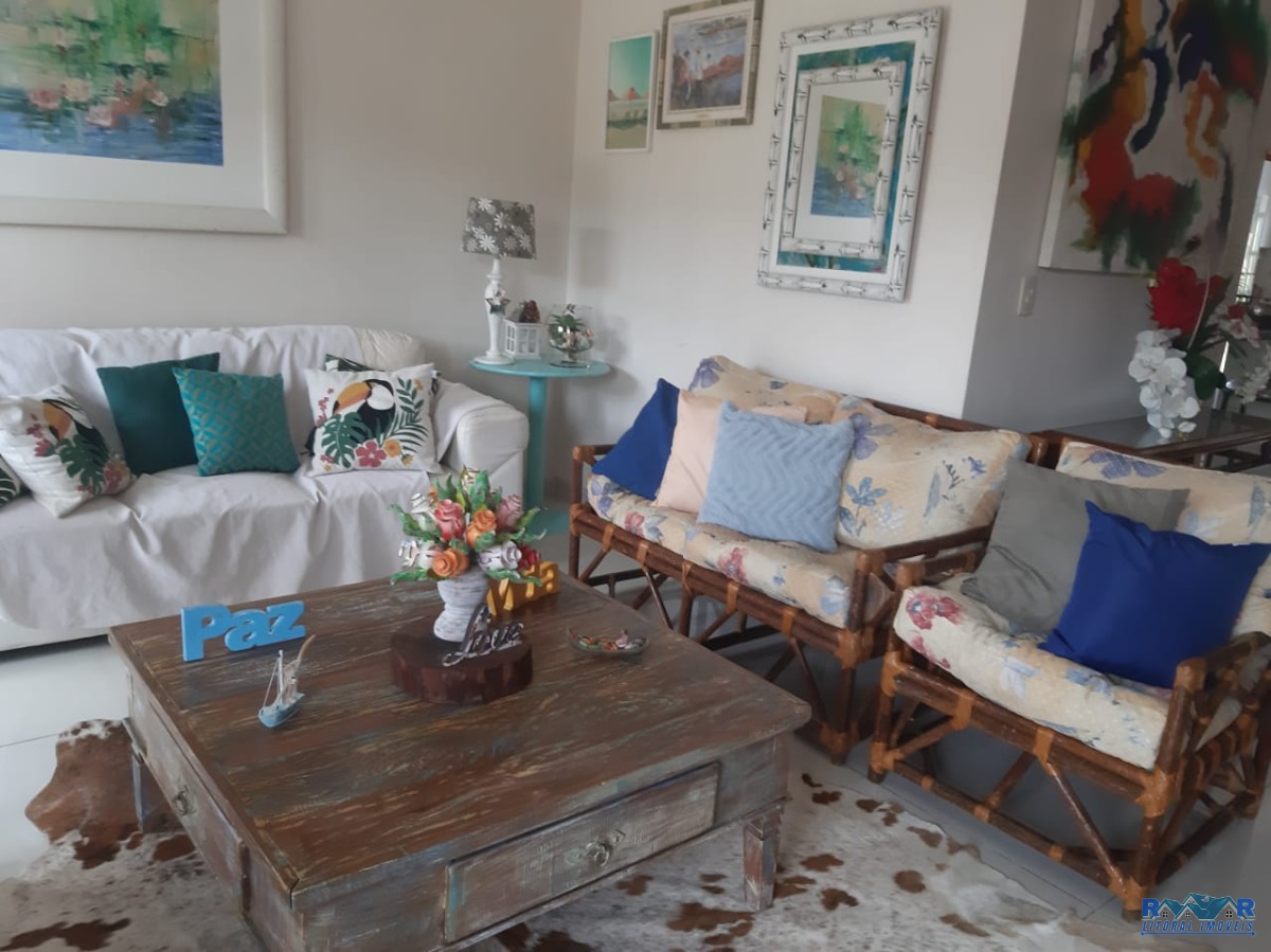 Linda Casa no bairro nobre de Ubatuba, próximo ao Aquário, bares e restaurantes