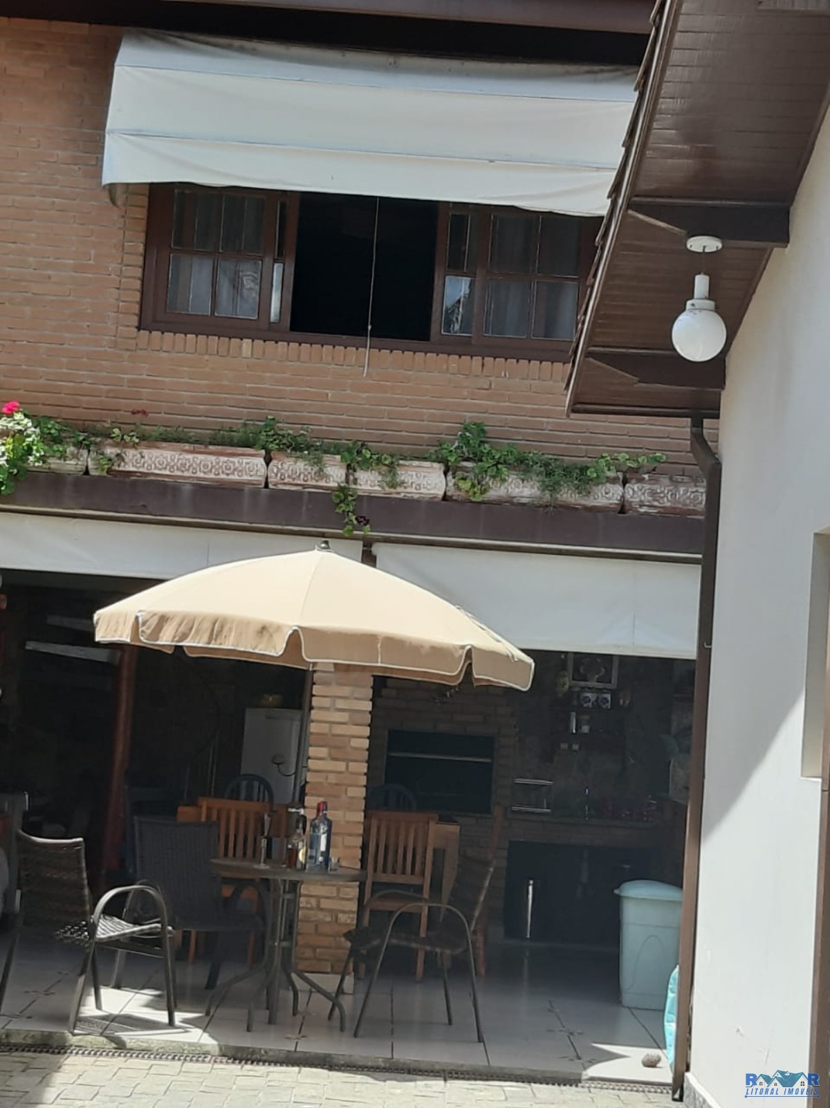 Linda Casa no bairro nobre de Ubatuba, próximo ao Aquário, bares e restaurantes