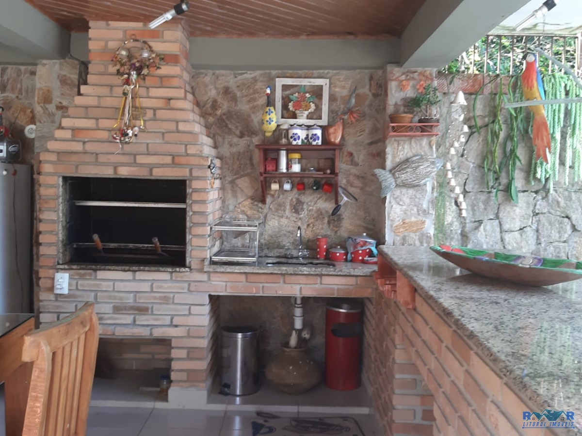 Linda Casa no bairro nobre de Ubatuba, próximo ao Aquário, bares e restaurantes