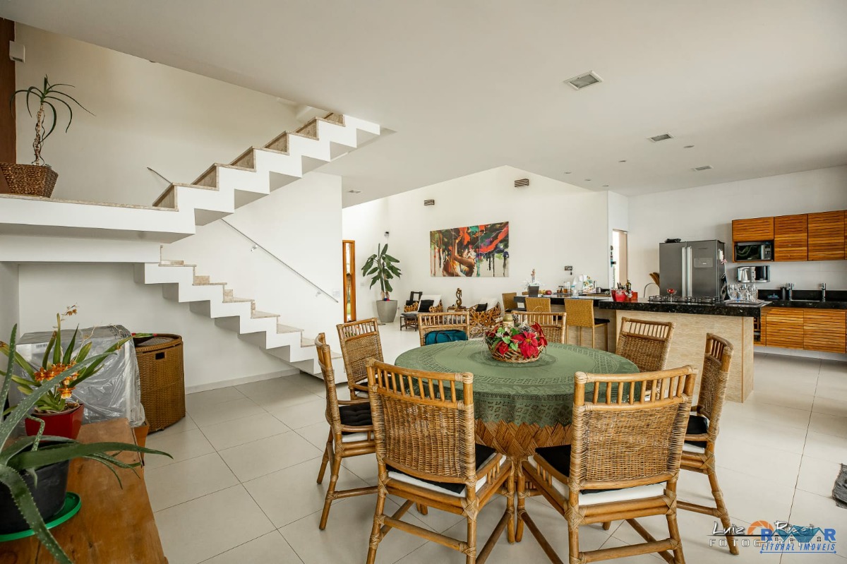Casa de alto padrão pé na areia