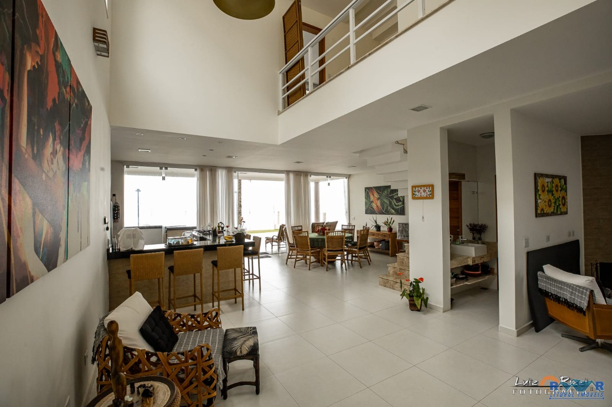 Casa de alto padrão pé na areia
