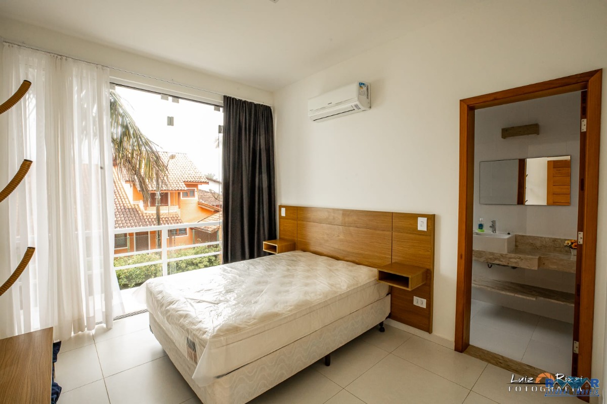Casa de alto padrão pé na areia