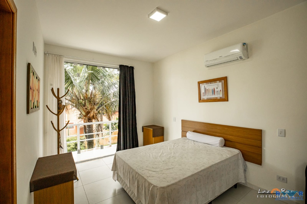 Casa de alto padrão pé na areia