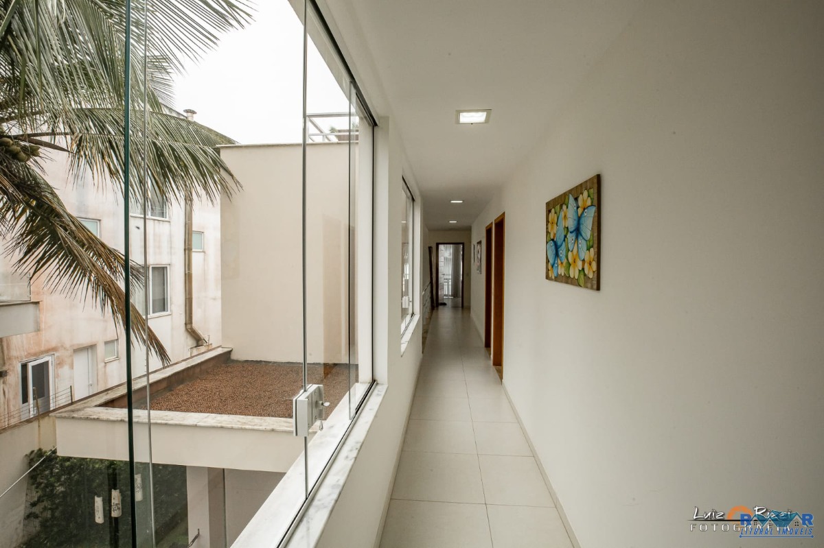 Casa de alto padrão pé na areia