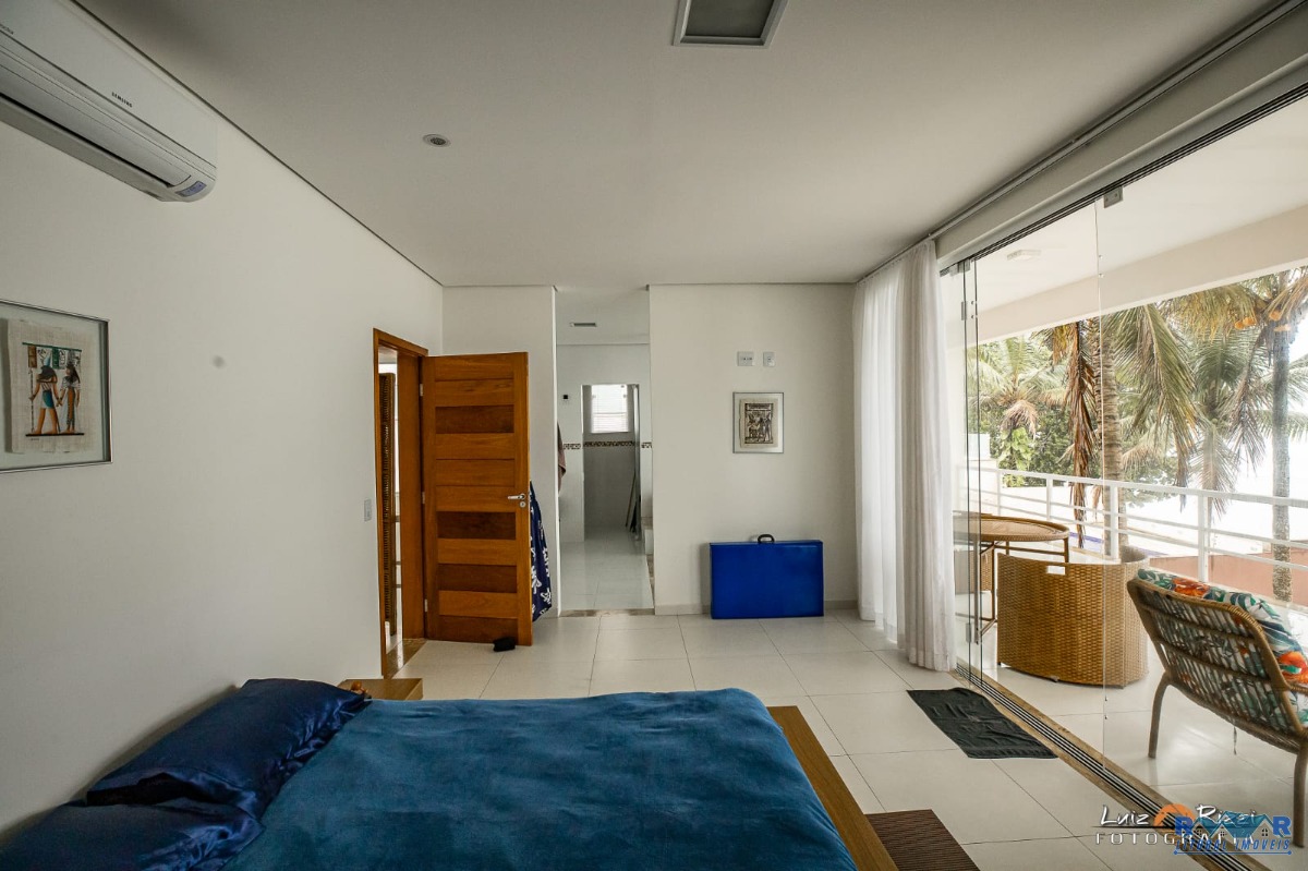 Casa de alto padrão pé na areia